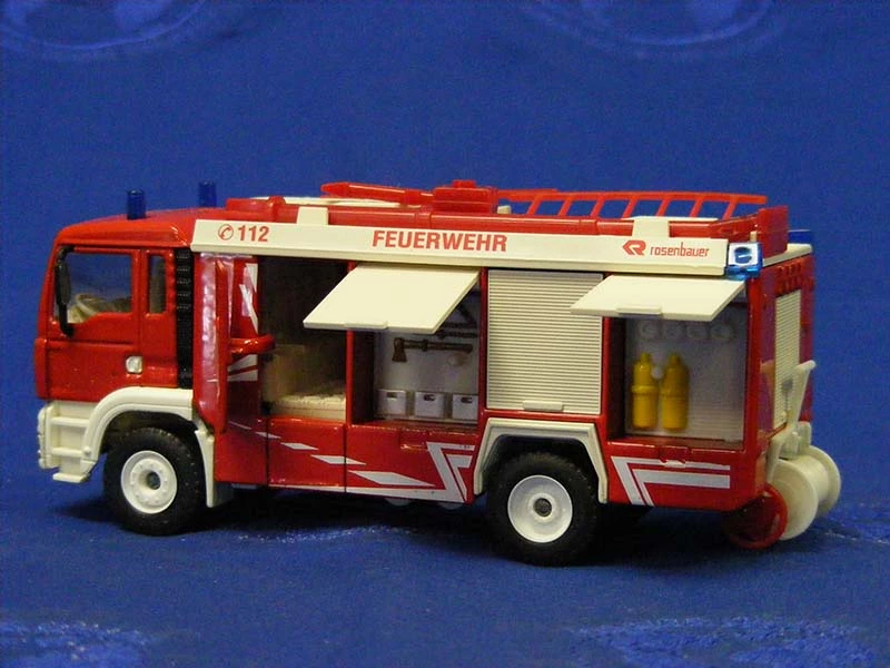 Siku MAN Fire Pumper With Water Cannon And Light Pole 2 Siku MAN Fire Pumper With Water Cannon And Light Pole - Image 2