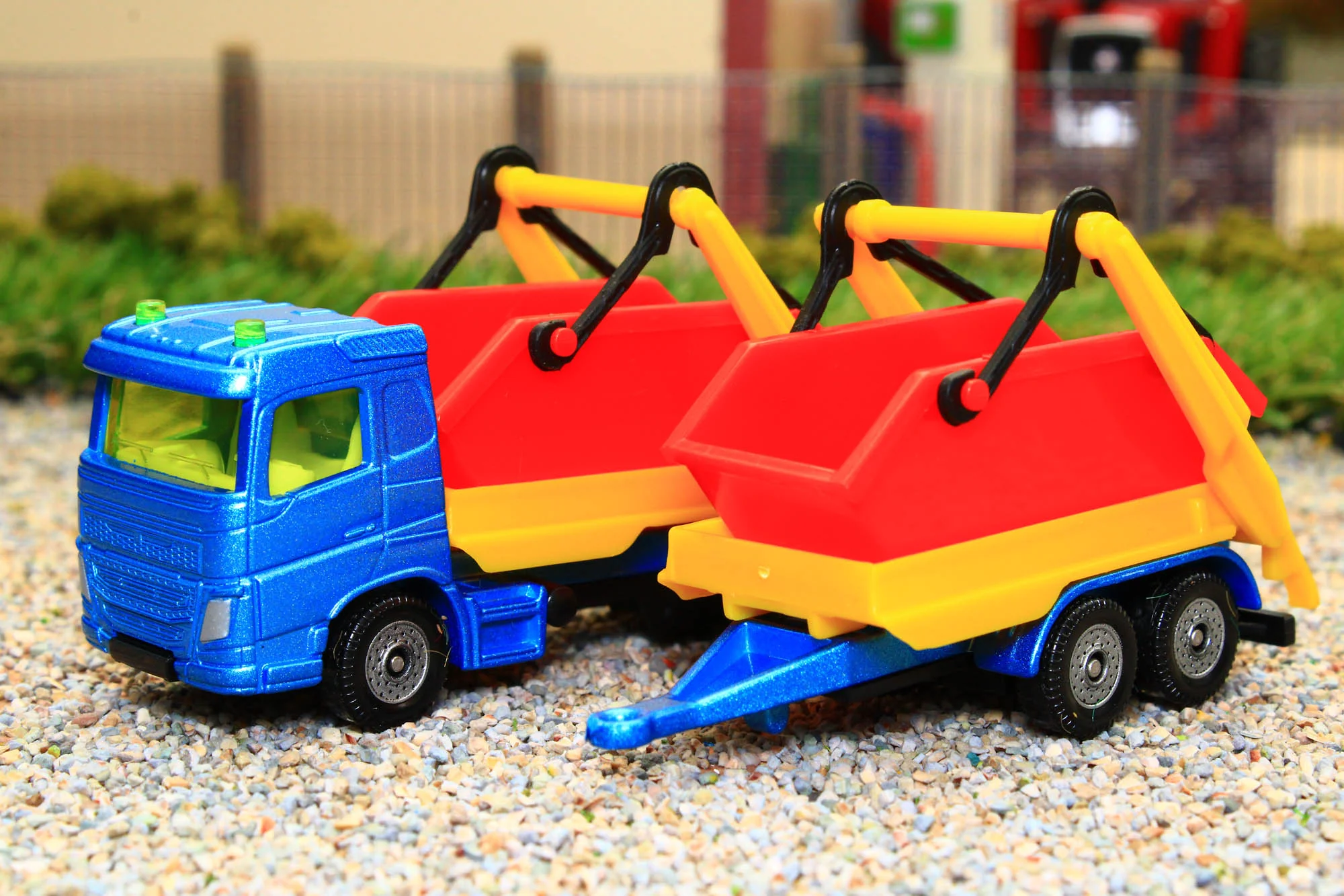 Siku Shop -Siku Shop 1695Siku187ScaleSkipLorrywithtrailerPic1